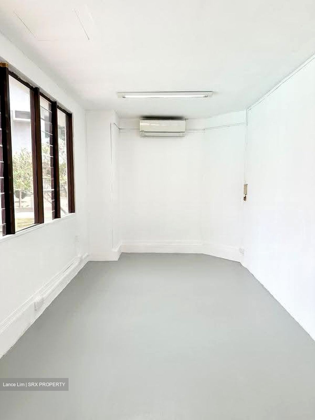 Townsville Primary School (D20), Office #613370731